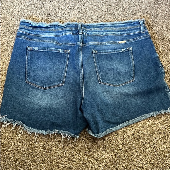 Kancan plus size frayed jean shorts - Picture 2 of 3